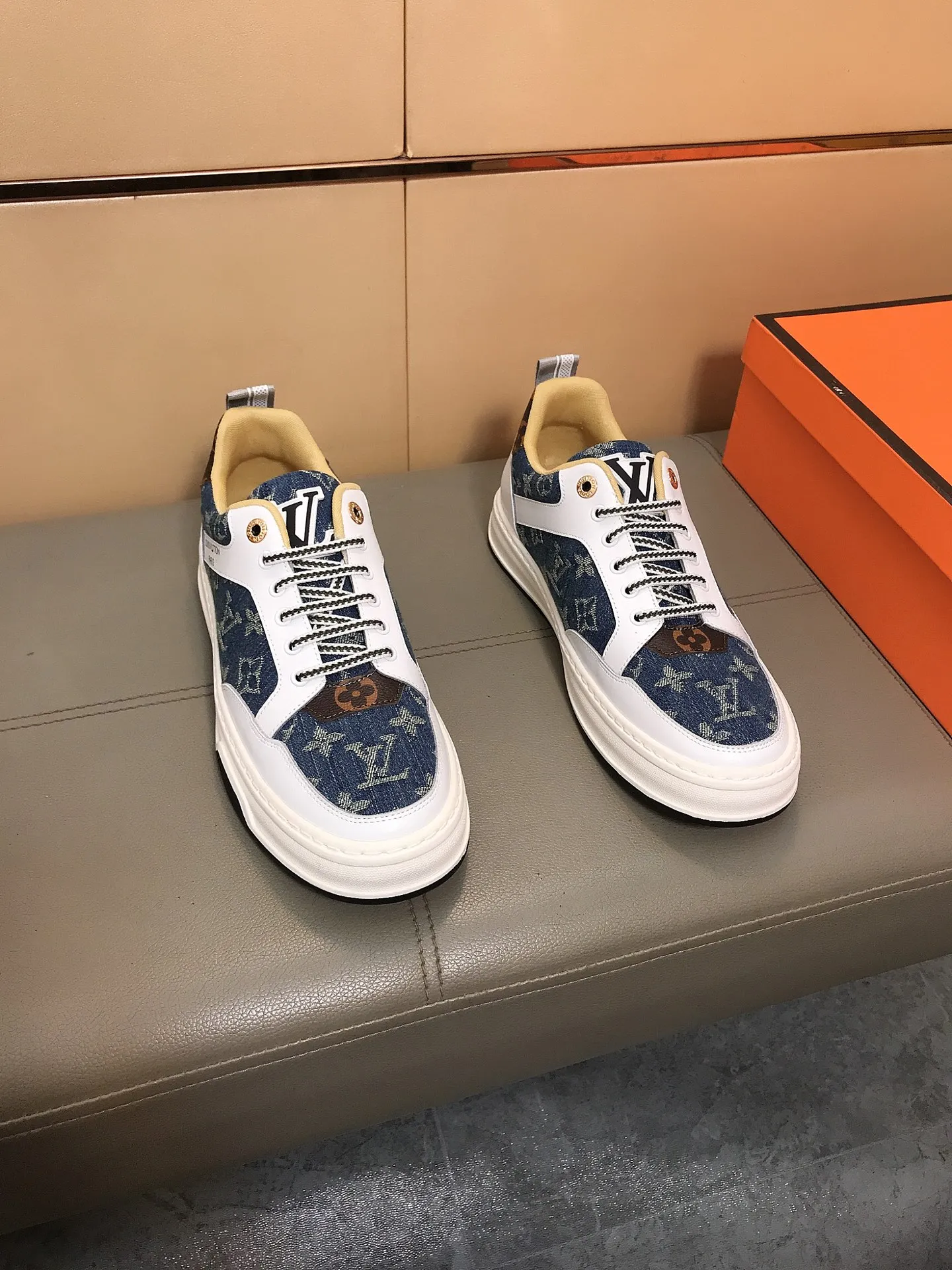 Ex-factory price 380🔥🆕Hot model [Louis Vuitton] LV🔝New Korean style casual men's shoes, high-end brand, the upper is made of Italian imported cowhide + brand printed fabric, and pigskin feet are made🔥, making walking more convenient and comfortable! Amazing work [color]! Create a fashionable personality to set off your uniqueness! A must-have for trendy men! Classic🔥Size: 38-44